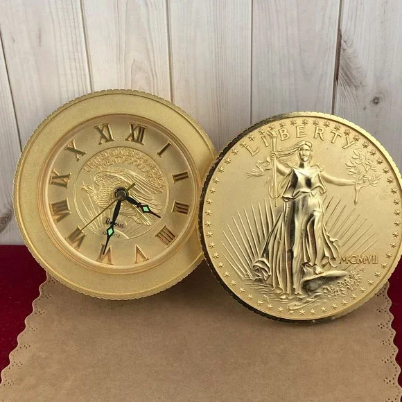 Vintage BULOVA 1907 St.Gaudens Double Eagle Gold Coin Wind-up Alarm Clock - Picture 2 of 6